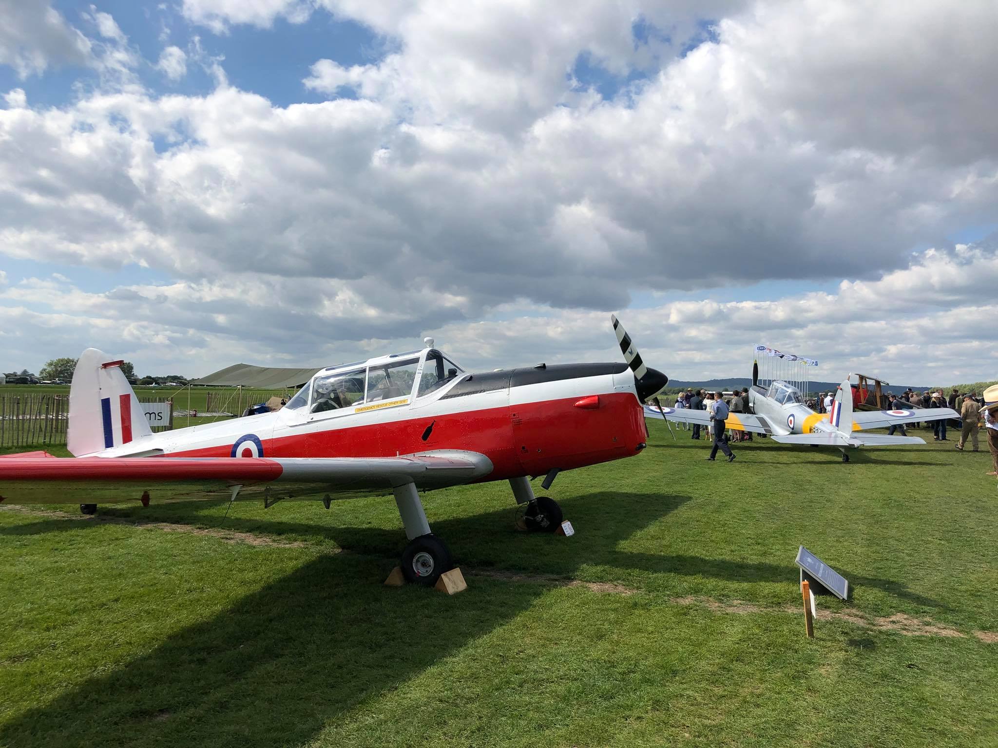 Dwa DHC-1 Chipmunk WK624 i WG348 na Goodwood Revival 2018