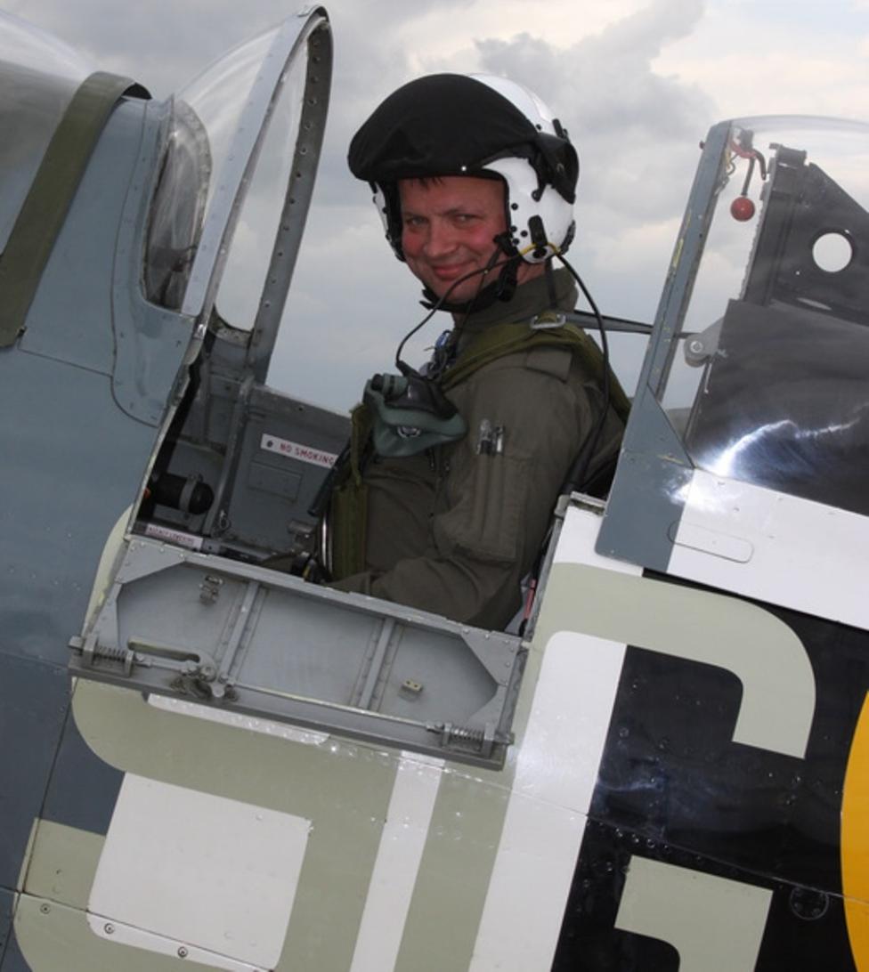 Jacek Mainka w kabinie Spitfire'a